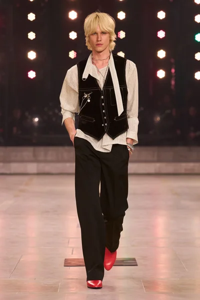 Look 27